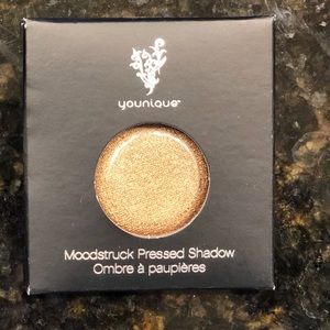 Younique Pressed Eyeshadow Refill-Shade Unworldly